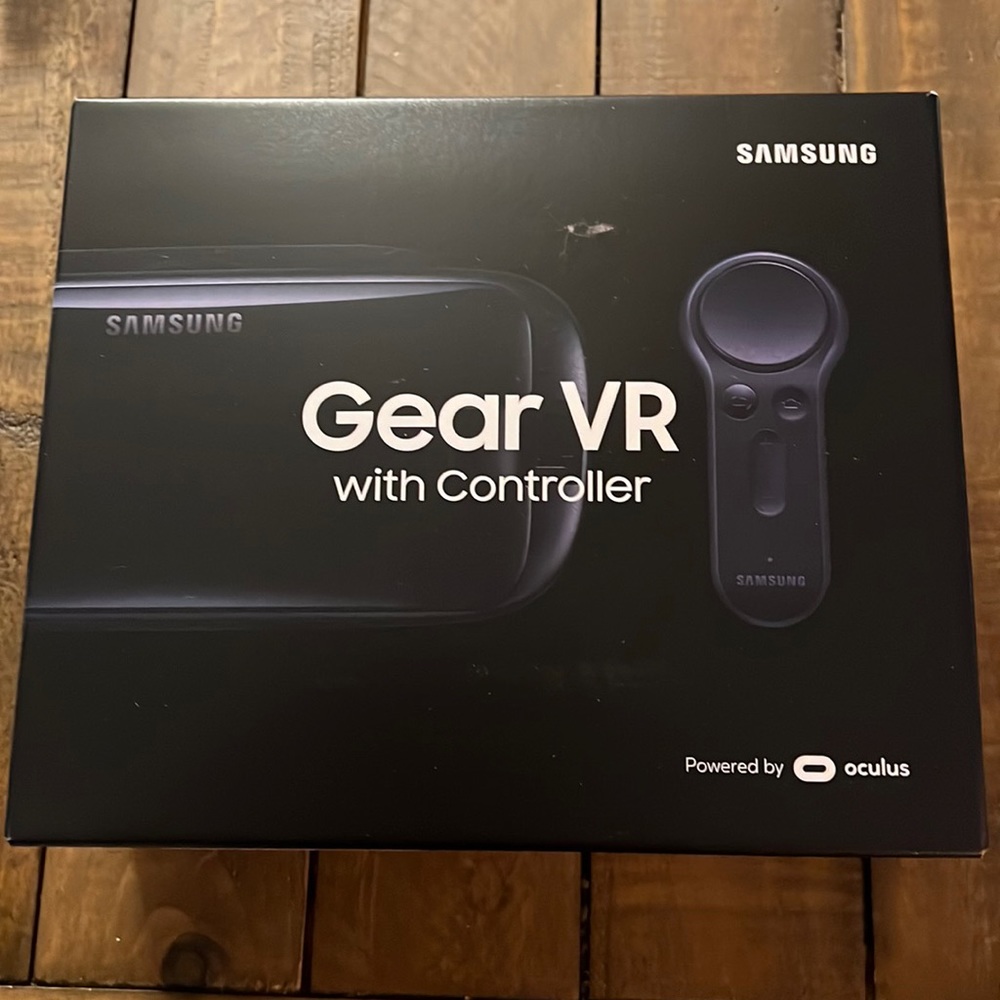 New never used! Samsung Gear VR with Controller